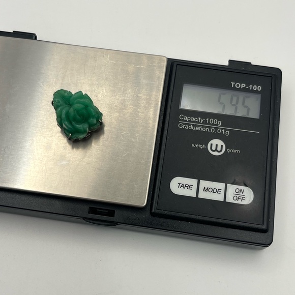 Green carved flower rose shaped stone silver tone vintage dress clip antique - Picture 4 of 16